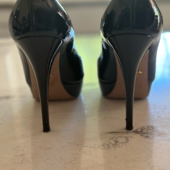 Prada stilletos sz 37.5
